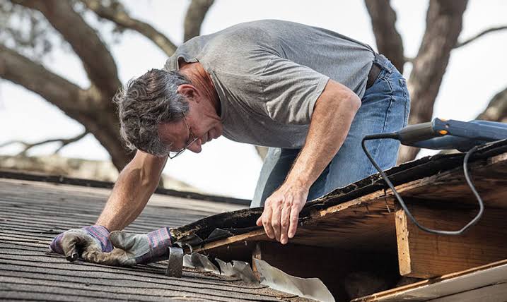 Roof Leak Repair in Etobicoke: Common Causes, Warning Signs & Expert Solutions
